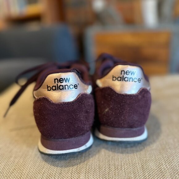 New Balance Plum and Gold Sneakers Size 9 - Picture 3 of 7